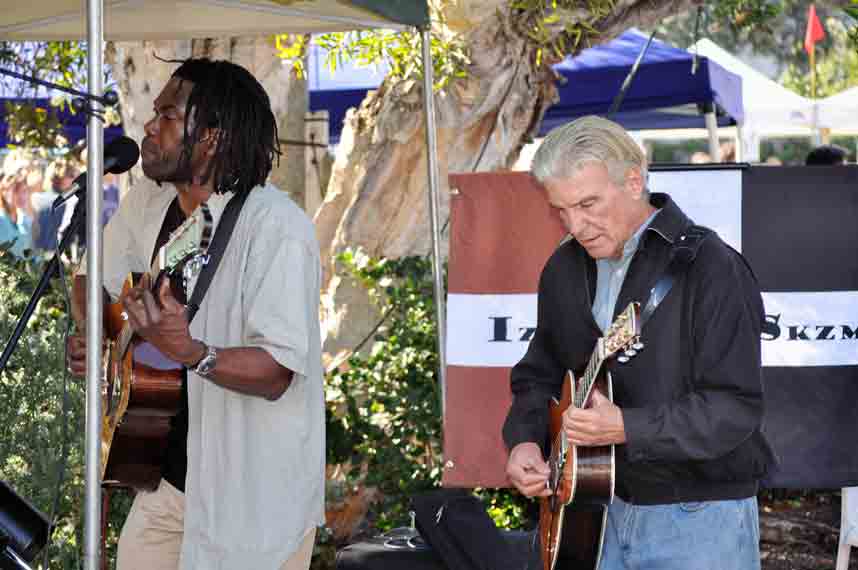 Wolf on stage with Izmskzm.